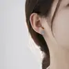 Pendientes de Plata de Ley S925 de Cuatro Garras para Mujer, Sencillos Elegantes, Lujo Accesible y Pendientes de Gama Alta, Perforación de Oreja de Plata Pura para Mujer, Tapones de Oído de Imitación