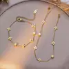 Elegante y Lujoso Collar Geométrico Cuadrado Pequeño de Flor de Acero de Titanio para Mujer, Moderno Set de Cadena para Clavícula de Trébol de Cuatro Hojas de Celebridad de Internet
