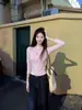 Camisa Henley rosa ajustada para mujer, nuevo estilo otoño/invierno, atuendo moderno estilo americano, top elegante con hombro ajustado y mangas largas, perfecto como capa base
