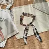 Bufanda de Cuadros Fresca y Sencilla Estilo Coreano con un Toque Juvenil, Moderna y Casual para Salidas, Bufanda de Seda de Primavera, Accesorio de Cuello Delgado y Artístico
