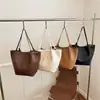 Bolso de mujer único, simple, casual, retro con una textura de moda, nuevo bolso de hombro para otoño 2026, bolso tote de nicho