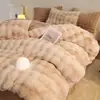 Conjunto de Roupa de Cama de Quatro Peças em Pelo de Coelho de Peso Elevado para Outono e Inverno, Lençol de Elástico em Flanela, Capa de Edredom em Fleece Coral, Estilo Lençol de Elástico em Fleece de Leite