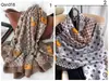 Venta al por mayor de fábrica Nuevo satén de brocado de Li 90*180 estampado Bufanda larga de playa Versión coreana de chal de seda