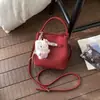 Bolsa Pequeña Retro de Venta Caliente Otoño e Invierno 2025 para Mujer, Bolso de Hombro Cruzado, Bolso de Mano Tipo Cubo, Moderno y Versátil para el Viaje Diario