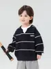 Outono 2026 Novo Estilo Versão Coreana Moda Moletom com Capuz Listrado Decote V Falso Peça Dupla Falsa Versátil para Meninos