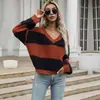Sitio Independiente de Amazon Exportación Transfronteriza Moda Europea y Americana para Mujer Otoño Suéter de Manga Larga Combinación de Colores Holgado Cuello en V Ropa de Abrigo