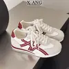 Sapatos Lace-up de Couro Genuíno Forrest Gump Fazem os Pés Parecerem Menores Tênis de Treinamento Alemão Sapatos Femininos Lace-up Sapatos Brancos Versátil Leve Casual Sapatos Esportivos