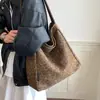 Bolsa casual de grande capacidade para mulheres, nova bolsa de ombro leve para o dia a dia 2026, bolsa de tecido, bolsa tote com estampa de leopardo para outono e inverno