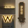 Placas de porta com letras 3D maciças de aço inoxidável feitas sob medida com designações numéricas, latão 3D escovado de precisão.