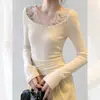 Top de corte ajustado, favorecedor y elegante de color albaricoque para mujer, perfecto para el trabajo, con un delicado patrón de encaje y un escote redondo amplio, ideal para principios de la primavera de 2026