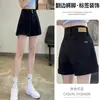 Shorts de Mezclilla Off-White para Mujer, Tendencia de Verano Versátil Estilo Delgado con Bordes Enrollados, Cubre Cadera Forma de Pera de Cintura Alta Corte A Pierna Ancha Hot Pants