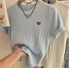 Suéter de Punto Fino de Manga Corta con Cuello Redondo, Bordado de Corazón Retorcido, Hombro Normal, Color Sólido, Simple, para Verano 2026