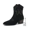 2026 Europeu Plus Size E-commerce Transfronteiriço Botas Femininas Bordado Britânico Estilo Western Outono/Inverno Salto Grosso Bico Fino Cano Médio Botas Martin