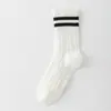 Calcetines para mujer para otoño e invierno, calcetines de algodón a rayas de punto trenzado de color liso hasta la pantorrilla, calcetines versátiles casuales adelgazantes para mujer al por mayor