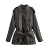 Roupas Femininas Transfronteiriças Outono 2025 Nova Moda Decoração de Bolso Elegante Cintura Afunilada Couro Sintético Jaqueta Midi