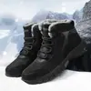 Botas de nieve antideslizantes para senderismo transfronterizo de talla grande para hombre, zapatillas gruesas con forro polar, botas altas de algodón cálidas, resistentes al frío e impermeables para hombre.