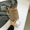 Bolso Mujer 2024 Nuevo Bolso de Mujer Bolso Cubo Bolso Cruzado Bolso Otoño e Invierno Estilo Occidental de Gama Alta Bolso Pequeño Portátil