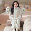 Pijama de cardigã com zíper para meninas, fleece de coral espesso, design fofo de desenho animado, adequado para outono e inverno, quente e pode ser usado como roupa externa