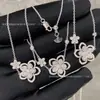 Colar Feminino V Goldra Fu Flor Grande e Pequena Estrela de Cinco Pontas Versão Alta Banhado a Ouro Branco 18K Corrente de Clavícula de Nicho Venda Direta da Fábrica