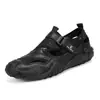 Novas Sandálias Casuais de Verão Vazadas Respiráveis para Jovens, Sapatos Esportivos para Caminhada com Malha e Velcro para Homens