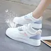 Zapatillas casuales de diseño nicho estilo coreano para estudiantes, modelo nuevo de moda 2026, estilo Harajuku Hong Kong, zapatillas deportivas planas para mujer estilo callejero