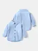 Camisa Infantil Atacado 2026 Novidades Camisa Manga Longa para Meninos Roupa de Bebê Cor Sólida Bolso Patch Moda Outono