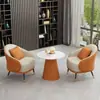 Set sencillo y elegante de sofá individual y mesa de centro, adecuado para áreas de descanso, recepciones de hotel, oficinas de ventas y salas de reuniones