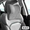 Novo design transfronteiriço: um conjunto de apoio de cabeça e apoio lombar para carro com design envolvente, couro perfurado, espuma de memória e material respirável para suporte do pescoço e uso no carro