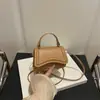 Bolso Cuadrado Pequeño Minimalista Fresco Casual de Moda Estilo Coreano con Textura para Otoño e Invierno 2025, Nuevo Bolso de Hombro Único y Bolso Cruzado de Moda Casual