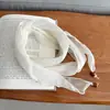 Lenço de Cor Sólida Amassado com Miçangas, Lenço Longo Plissado Diagonal de Cor Única Estilo Primavera Fino, Lenço Pequeno para Proteção do Pescoço, Novo Modelo