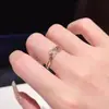 Anillo minimalista, de lujo discreto, de nicho, modelo nuevo 2026 abierto, anillo lindo y sofisticado para el dedo índice hueco