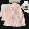 Conjunto de Dos Piezas Jacquard de Seda Hielo de Lujo para Mujer con Mangas Largas y Copas en el Pecho, Suave y Liso, Adecuado para Usar en Casa y al Aire Libre