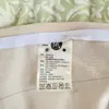 Juego de ropa de cama de cuatro piezas de terciopelo gofrado vintage Clase A, terciopelo de leche, engrosado y cálido para invierno, funda de edredón y sábana de terciopelo coral de doble cara 4