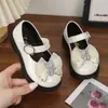 Zapatos de Cuero para Niñas Zapatos de Princesa Zapatos Mary Jane para Niños Zapatos Individuales con Pedrería Nuevo Estilo Primavera y Otoño 2026 Zapatos de Performance para Niñas Pequeñas