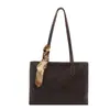 Bolsa Tote Manual Retrô Coreana Atacado Bolsa Feminina 2025 Inverno Nova Grande Capacidade Bolsa de Ombro com Lenço de Seda Bolsa de Axila Tendência