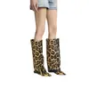 Otoño e Invierno 2025 Nueva Moda Europea y Americana Hebilla de Cinturón de Cuero Puntiaguda Botas para Pantalones Tacones de Aguja Tacones Altos Estampado de Leopardo Sexy Botas Ajustadas