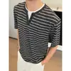 2026 Verão Novo Listrado Falso Duas Peças Pesado Solto Casual Versátil Simples Camiseta de Manga Curta para Homens e Mulheres Estilo Casal