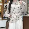Camiseta Feminina Manga Longa Levemente Transparente com Estampa de Borboleta Grande Verão Casual Fina Cobertura Solta Gola Redonda