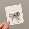 Pinza para el pelo de pico de pato de alta gama, estilo lujo ligero, nuevo 2026, con delicados diamantes de imitación, accesorio para el pelo de pinza lateral lindo y sin costuras para mujeres con alto atractivo estético