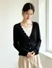 26 Cardigan de Tricô Color Block Retrô com Decote V Falso Duas Peças Solto Emagrecedor Suéter Fino com Temperamento Feminino Casaco Top