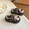 Zapatos Birkenstock de cachorro de dibujos animados estilo coreano para niños, nueva colección de invierno 2026, zapatos de algodón forrados de felpa para niños, zapatos peludos versátiles para niñas