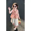 Conjunto de Top de Algodón sin Mangas con Estampado de Fresa Dopamina 2026 para Niñas y Pantalones Anchos Cropped Elegantes