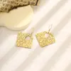 Pendientes Retro de Rayas Verticales Estilo Europeo y Americano Estilo Lujo Ligero Acero Inoxidable Corazón Hueco Pendientes de Mariposa Pendientes de Nicho para Mujer