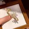 Pulsera abierta de mariposa hueca con circonita transfronteriza europea y americana, diseño simple vintage, joyería de lujo ligero y de alta gama