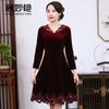 Vestido plus size europeu e americano plus size temperamento socialite longo cor sólida costura bordado oco veludo vestido