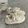 Tênis Branco para Estudantes, Tênis de Treino Alemão Retro Casual, Modelo Feminino, Novo Verão 2026 Estilo Coreano, Tênis Versátil de Solado Grosso para Mulheres