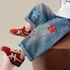 Nuevos Jeans Bordados de Dibujos Animados para Niños Otoño 2026 Estilo Coreano Elegantes Pantalones Papá para Niñas, Ropa Infantil al por Mayor