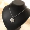 Viento frío cadena de eslabones retorcidos de acero inoxidable diseño de nicho colgante de hoja de arce collar tendencia para mujer cadena para la clavícula temperamento venta al por mayor