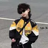 Chaqueta de motocicleta para niños con diseño de bloques de color, nuevo modelo de primavera 2026, chaqueta de carreras con cuello alto a la moda y genial estilo coreano para niños