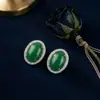 Pendientes Ovalados Estilo Palacio Vintage de Qingdao con un Toque de Lujo Ligero, Nicho, Gama Alta, Elegante y Minimalista